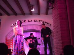 フラメンコ＠Casa de la Guitarra＠サンタ・クルズ街。出演者は、この3人。17 EUR