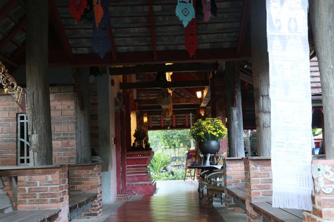 エントランスから 受付方向