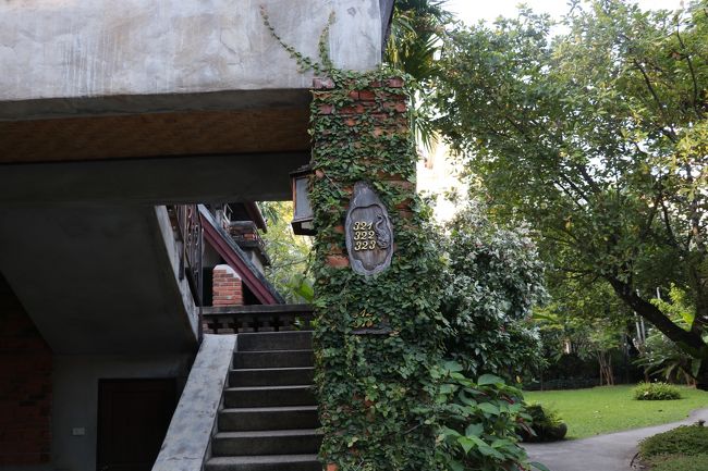 2階ヘの階段<br />