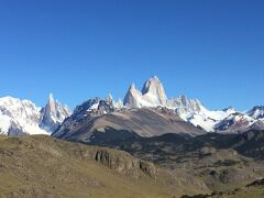 翌日は快晴で、エル・チャルティンの街から素晴らしい姿を見せてくれました。
http://4travel.jp/travelogue/11180393