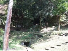 切支丹洞窟礼拝堂があるらしい。武家屋敷からちょっと坂道を登っていくとあった。