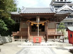 ・・・<神社>・・・

中津城の本丸の隣には神社が隣接しています。

