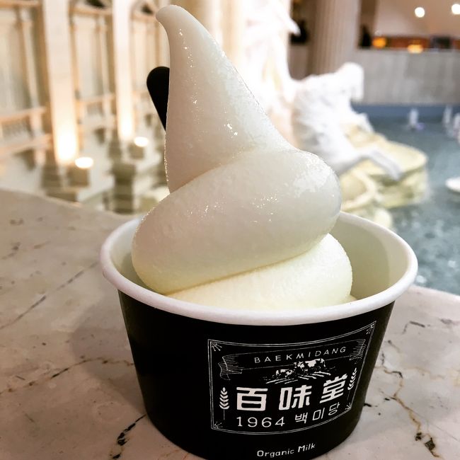 そんなわけで、スィーツはしごしました。<br /><br /><br />百味堂のソフトクリーム<br /><br /><br />美味しって評判のこのソフトクリーム。<br />ずっと食べてみたかったんです！<br />とても美味しい。<br />爽やかなミルクの味がしました。<br /><br />ロッテデパートの地下一階にあります。<br /><br /><br />