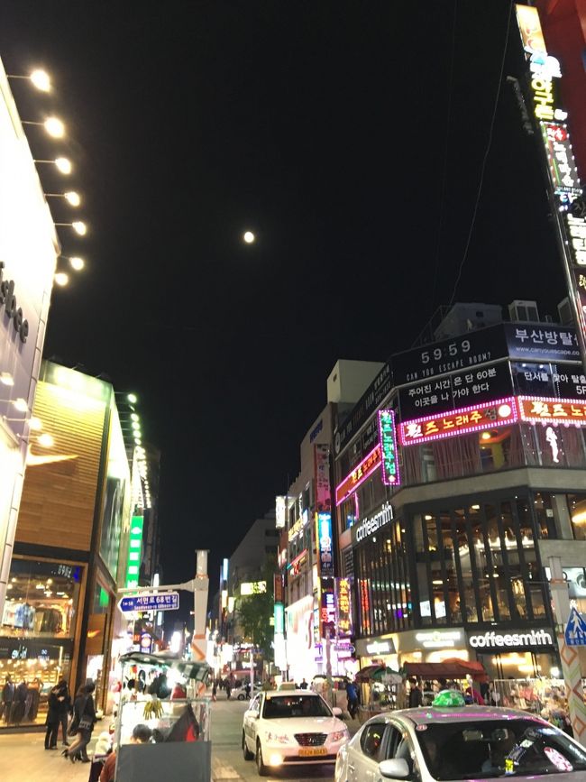 この日は、スーパームーンの次の日。<br />釜山のネオンと月が綺麗でした。<br /><br /><br />身体も楽になって、<br />この旅では、とにかくゆっくーりしたいなぁと思いながら。<br />最後にお腹を満たしに行きます。