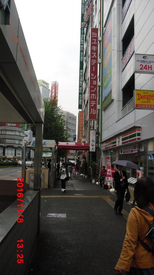 見えてきたわ　エコホテル<br /><br />お気に入りなんだわ　駅前で個室でリーズナブルで<br /><br />過去　女性に間違わられて待たされたことあったけど問題ないわ<br /><br />隣　コンビニやファミリーレストランだし　駅入り口階段は目の前だしね　すんばらしい