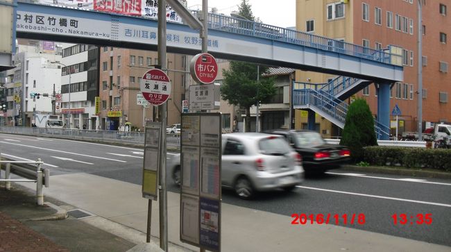 右の茶色のがそう<br /><br />バス停の左側にももう一つビルが見える<br /><br />眺めよさそうだね