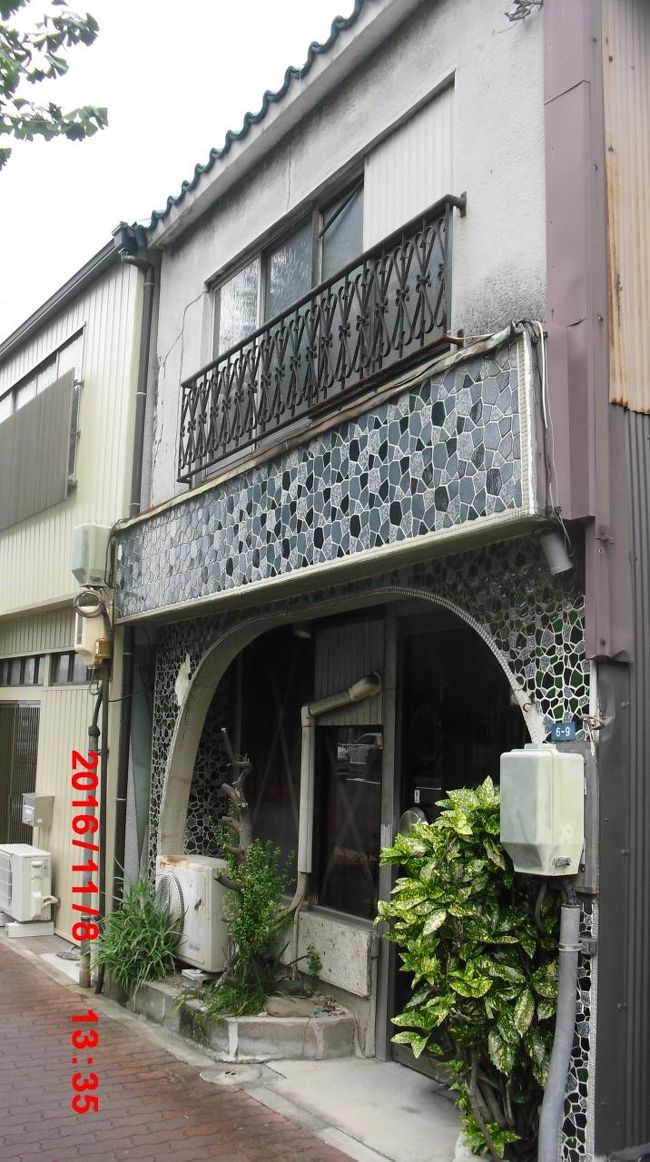 タイルのデザイン　時代を物語ってるね！　すばらしい