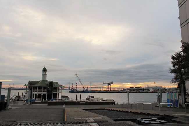 残念ながらお天気が悪い予報だったので、海に上る、朝日が綺麗に臨めないけれど。。。
