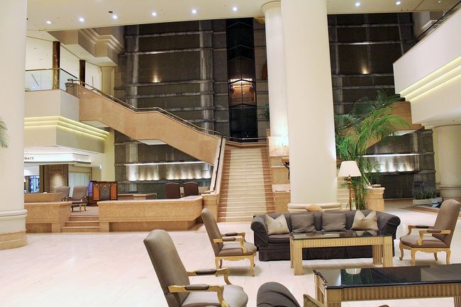 朝7時ってことで、まだチェックインはできなかったので、とりあえず荷物を預けて、さあ東京へ♪<br />今日の一つ目のミッションを果たしに行くわよ～～