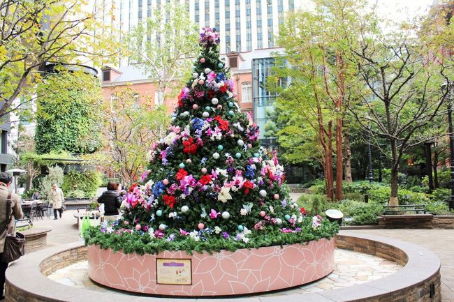 丸の内ブリックスクエアのクリスマスツリーがとても可愛くて華やか♪<br />こういうメルヘンなの、好きだなぁ～