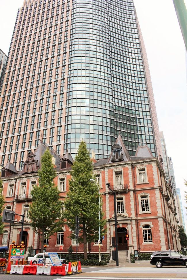 新旧のコラボが素敵な丸の内ブリックスクエア。<br />昔レトロな建物美を上手く利用した建物は存在感あるわねぇ～