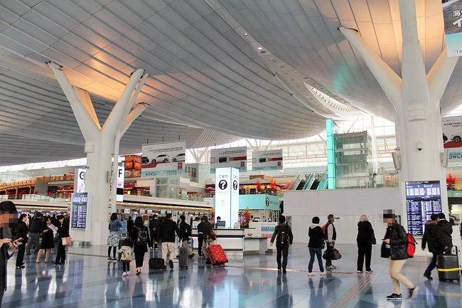 なぜか空港って、今自分が飛行機に乗るわけでもないのにワクワクする場所だよね～～<br />しかも、初めての空港だから楽しいなぁ。