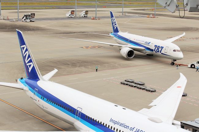 ブルーとホワイトの機体ってとても綺麗だよね～♪