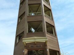 道の駅”十三湖高原”にやってきました。
この塔、滑り台の入口兼展望台になってます。