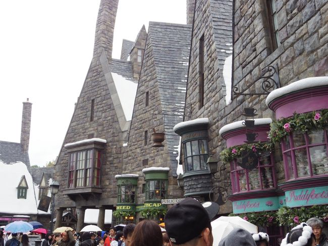 お店が立ち並んでいます。