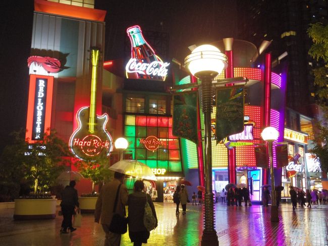 ハードロックカフェもあるけれど、明日行ってみよう・・・<br />（明日行きましたが、Tシャツは　USJと書いてなくて、OSAKA。それなら上野でTOKYO買えるからいいわ。）