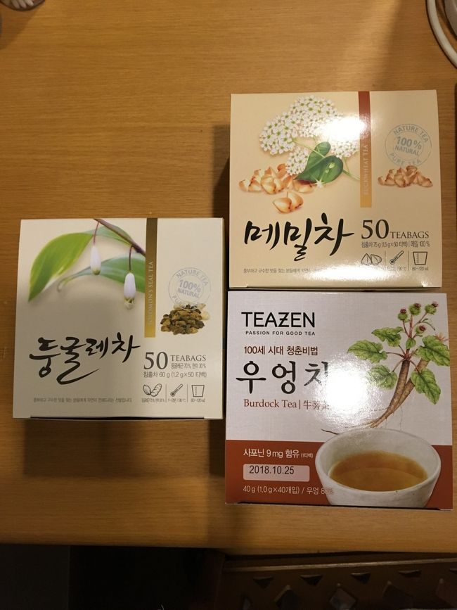 今日は色々行きたいので、朝早くから行動します。<br /><br />まずは9:30オープンのロッテ免税店に行き、化粧品を物色。<br />釜山の空港は初めてなので、買い逃さないよう絶対に欲しいものは、免税店で買っておきます。<br /><br />その後、NCデパート内のKIMs MARTへ。<br />KIMsは、高級スーパーマーケットです。<br /><br />ソウルにも江南の方にあります。<br /><br /><br />ロッテマートのような日本語案内は有りませんが、調味料や海苔のセレクトが洗練されていて、外れがありません。<br /><br />特に、ここで売ってるお茶は香り高いものが多い気がします。