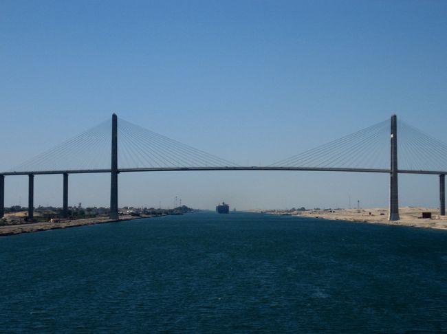 地球一周の船旅 Vol 8 砂漠の中を船で行くスエズ運河通過の1日 スエズ エジプト の旅行記 ブログ By ノスタルジアさん フォートラベル