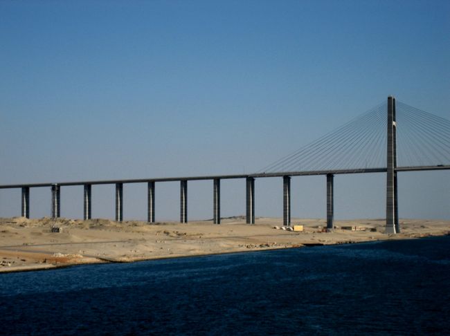 地球一周の船旅 Vol 8 砂漠の中を船で行くスエズ運河通過の1日 スエズ エジプト の旅行記 ブログ By ノスタルジアさん フォートラベル