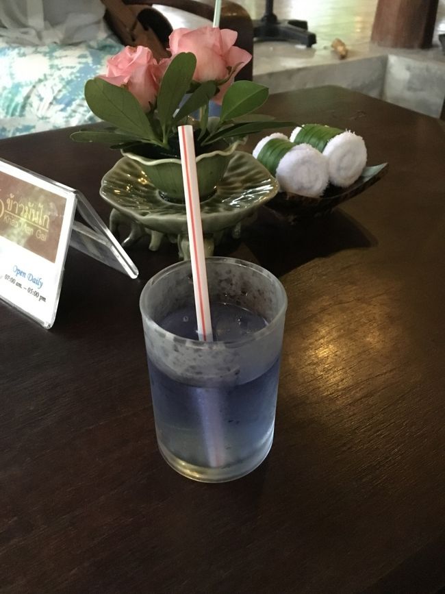 ウェルカムドリンクのサービスも。<br />3時間コース2200バーツでとってもお得。<br />サウナとジャグジー、交互に入ったあと5つ程のスパコースから3つをチョイス。<br />オイルマッサージ、ヘッドマッサージ、フットマッサージ、ハーバルボール（ハーブボール）など、、、。<br />スタッフの方も親切で気持ち良く過ごせました。