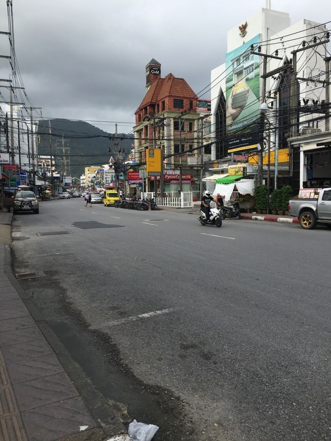 最終日は、お買い物を。<br />パトンビーチの中心街にあるジャンクセイロンへ歩いて。<br />この旅行、終日ずっと曇りでした。<br />プーケット雨季中。