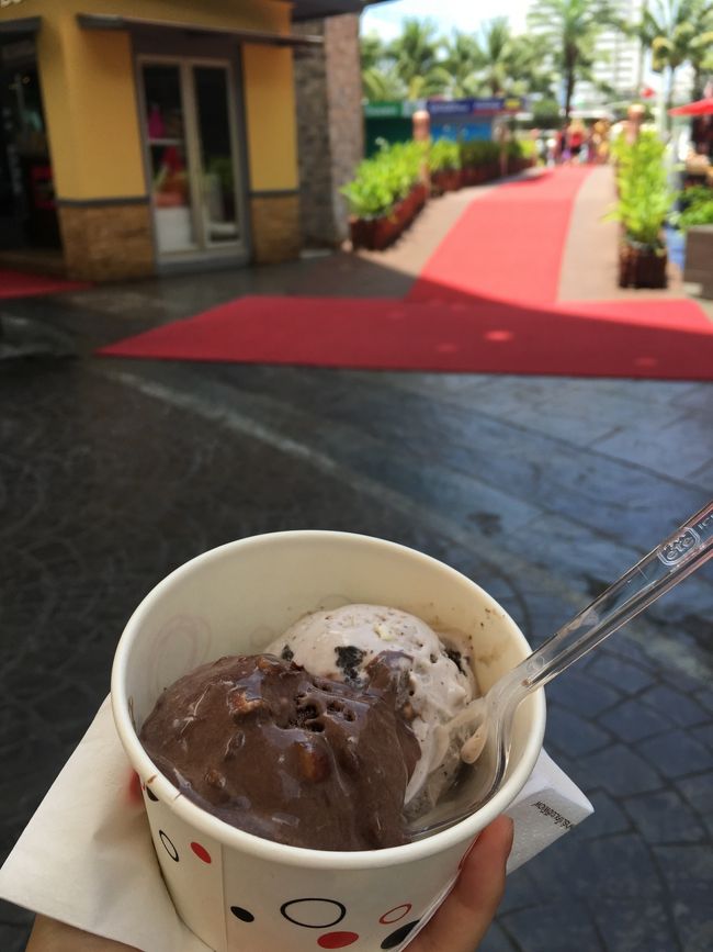 アイスクリームで休憩中。