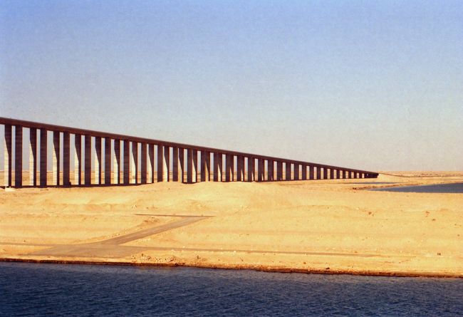 地球一周の船旅 Vol 8 砂漠の中を船で行くスエズ運河通過の1日 スエズ エジプト の旅行記 ブログ By ノスタルジアさん フォートラベル
