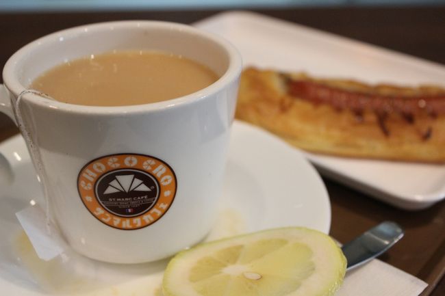 前夜１０時半に名古屋発広島行きに乗車。<br />バスの車内はゆったりして、座席はリクライニングがきき、横３列、しきりにはカーテンがついていて、快適でしたが、あまり眠られず(^^ゞ<br /><br />朝７時半、広島バスセンターに到着。<br />夫は出張で何度か来たことがあるそうですが、私は初めての広島にどきどき。<br /><br />バスセンター近くの早朝もやっていたカフェでモーニング。<br />