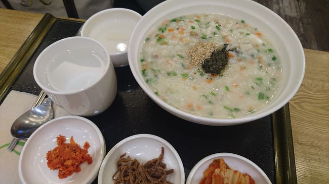 嫁は海鮮のお粥。<br /><br />9,000W