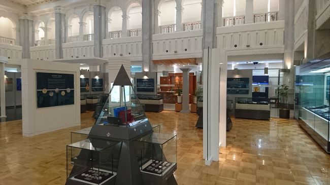 古代から現代までのお金やその歴史がたくさん展示してあります。<br /><br />偽札かどうか調べるコーナーもありました。