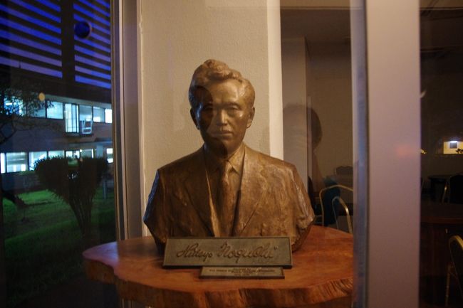 私が数少ないガーナの旅行記で見た野口英夫ルームはやっぱり病院にあったのですが、この大学はみんなあまり来ないらしい。<br />トラブル続きで遅くなっちゃいましたが、やっと会えたよ<br />英夫さーーーん！！！<br />遠かったよーーー！！！