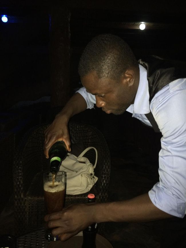 勿論、ガーナの地ビールです。<br />日本で言うとビールとジンジャーエールで割った、シャンディーガフみたいな<br />リキュールみたいな味でした。