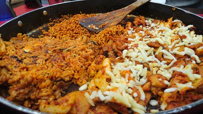 チーズタッカルビ＆ラーメン＆ポックンパッ！<br />マシッソヨ～