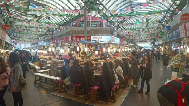 まるで左右対称(@_@)<br />まだ午前10時なのにすごい人！