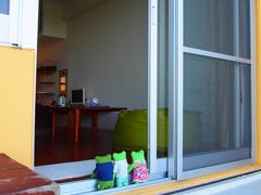 夕飯まで、まだ少し早かったので宿に一旦戻って来ました。
おーい、お空が綺麗けろよーとカエルたちが呼んでいます。
（私が外から写真撮ってるとか想像しないでくださいね）