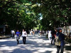 ブランチの後は8月にはいけなかった再びの熱田神宮へ。

お散歩しながら進みます