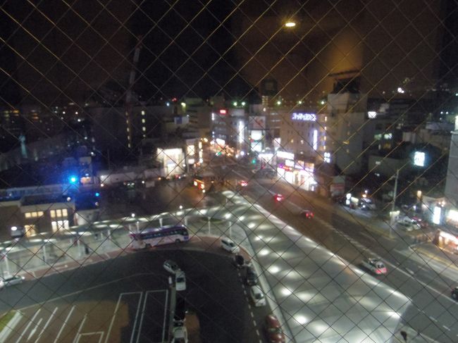 駅前広場が見えます。<br /><br />さあ、とにかく夕飯食べに行こう。