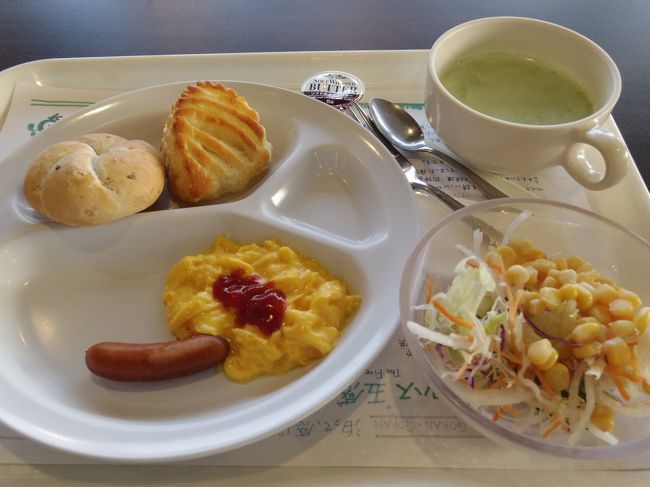 朝ごはん付です。<br /><br />右上のスープは、機械に入っているのでボタンを押すだけ。<br />おかずも少々おいてあるし、焼き立てパンも数種あります。<br />もちろん、ジュースとコーヒーもありました。<br /><br />この日は金曜日で７０００円でした。