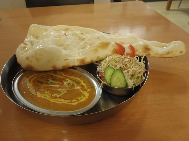 ダール豆カレーのセットメニューにしました。<br /><br />タンドリーチキンは後からくるのかな？<br />