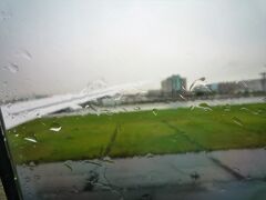 羽田空港へ到着しました。
残念ながら、東京も小雨が降っていました。