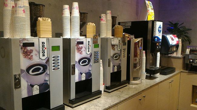 ドリンクコーナー。<br />ここは24時間使えます。<br />コーヒーとかティーバックのお茶とかもちろん牛乳と豆漿もありましたよ！<br /><br />ここは豆漿を選択。