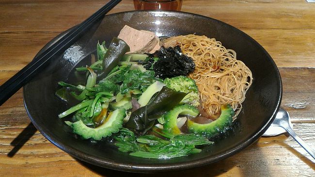 これが完成品。<br /><br />味はあっさり醤油系。スープが美味い！あと昆布も美味しかった。<br />ゴーヤは薄味には合わなかったな…<br />メイン野菜はA菜にしましたが、ここは淡白な味の野菜の方が合うかもしれない。<br /><br />美味しかったです。