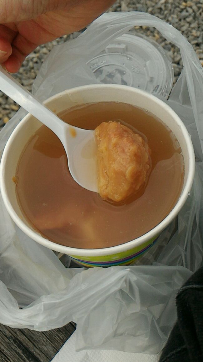 早速！芋頭湯。<br />冰は溶けてた…<br /><br />芋頭は甘すぎずウマウマ。ほんのり甘いこの味が癖になる～