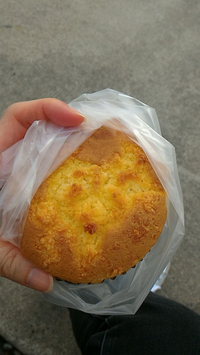 これはココナッツの載ったパン。<br /><br />無難なお味。普通に美味しかったです。