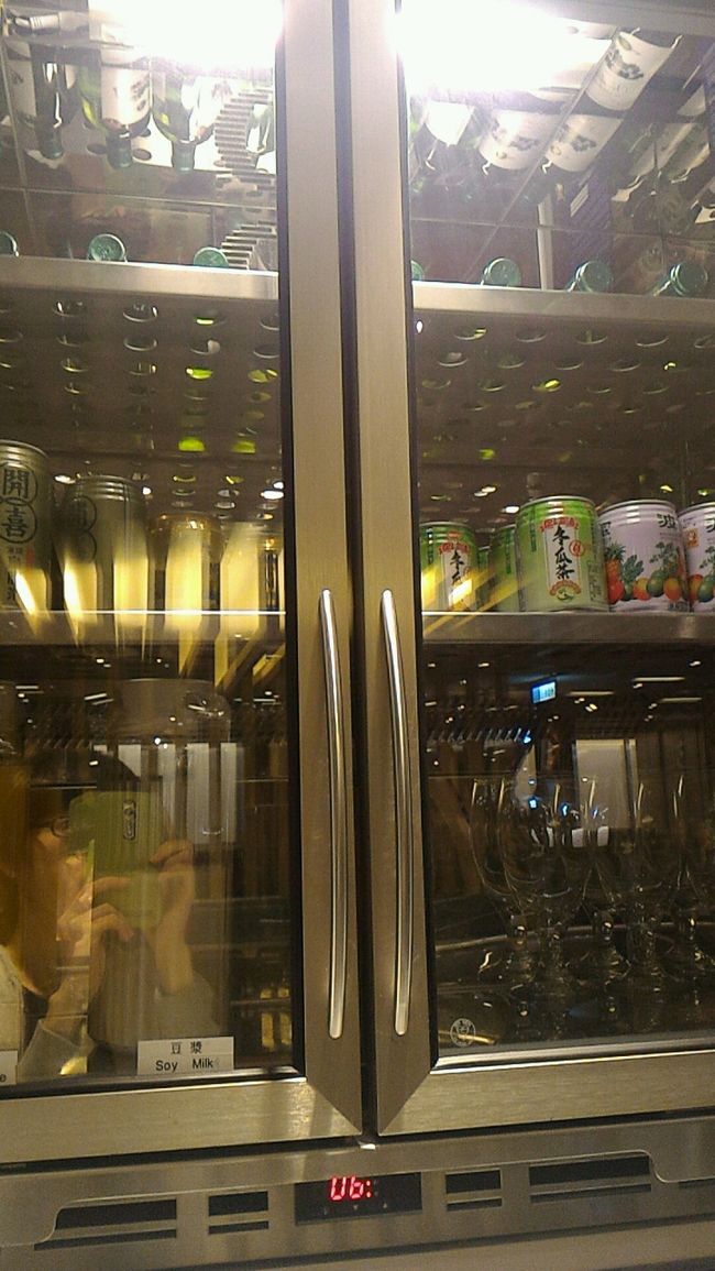 ドリンクは缶のものとピッチャーに入っているもの。<br />豆漿もありました。