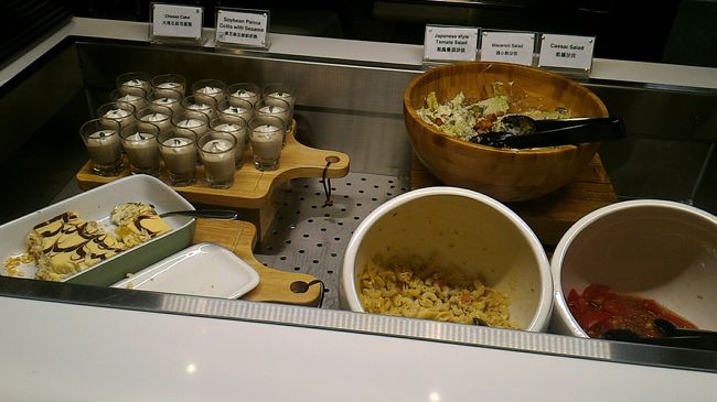 サラダとデザート。