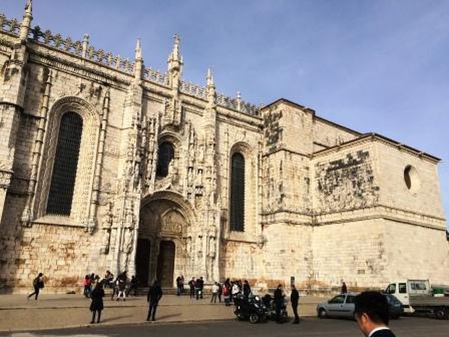 11/24（火）関空23:35発～ドバイ11/25（水）05:45着、<br />乗り継いで07:15発～11/25（水）リスボン12:00着。<br /><br />到着後、そのままレストランまで移動してランチ。ランチの後はリスボンのベレン地区観光へ。ジェロニモス修道院、発見のモニュメント、ベレンの塔などがあります。この3つの観光地は徒歩でまわれるほどの距離に位置します。