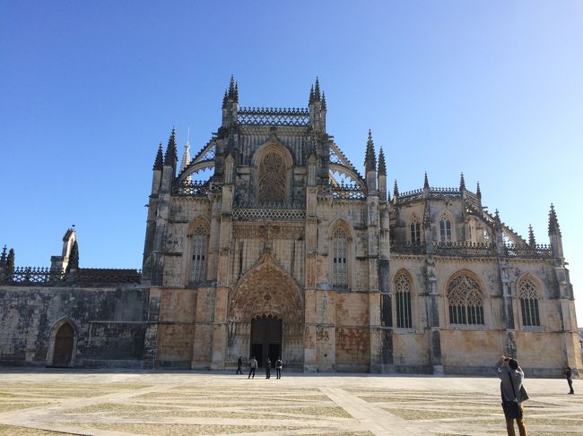 世界遺産にも登録されているこの修道院は、スペインとの独立戦争に勝利を納めた当時の王が、聖母マリアに感謝をささげるために建立しました。