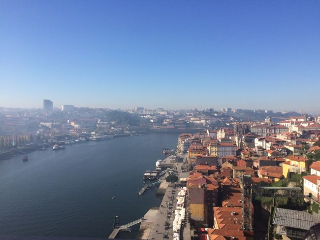 サンフランシスコ教会、ボルサ宮、ドンルイス1世橋を見ました。特にドンルイス1世橋からの眺めは絶景で、まだ少し霧がかった街は趣きがありました。