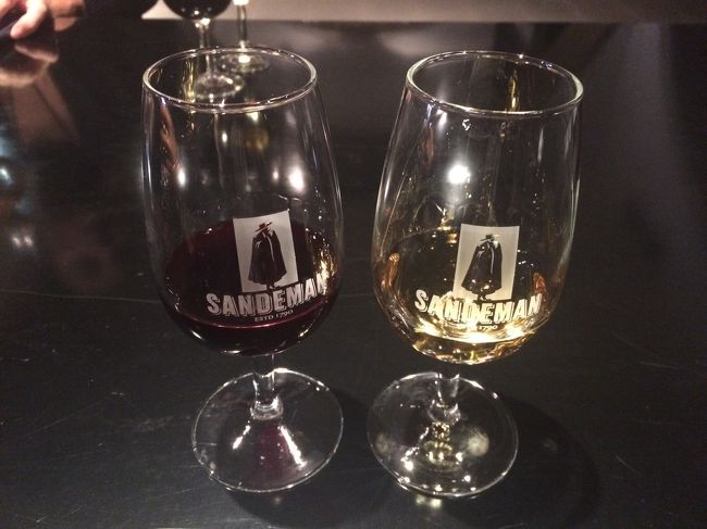 ポルトはポートワインで有名な「SANDEMAN」の本店があります。ポートワインの歴史等を学べる簡単なツアーのようなものが催されています（もちろん試飲あり）。個人的にはアルコールが入ってないオリジナルのチョコ（1個1ユーロ）が濃厚でおいしくて、また食べたい味でした。